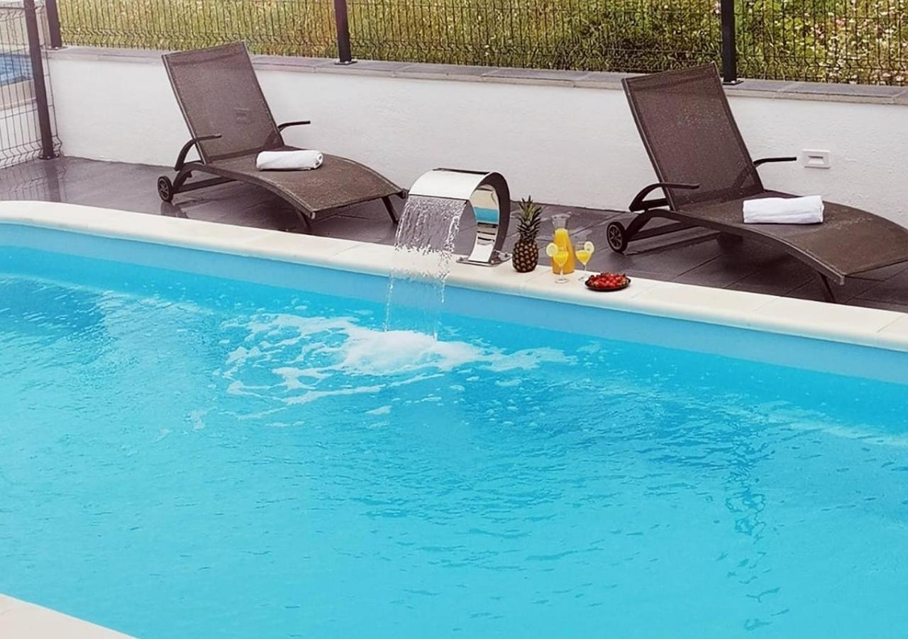 Apartment With Heated Pool And Sea View โตรกีร์ ภายนอก รูปภาพ